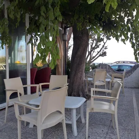 Quadruple In - Sea View